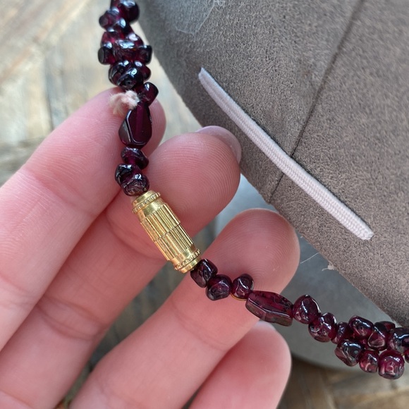 Purplish-Red Beaded Necklace - Picture 4 of 6